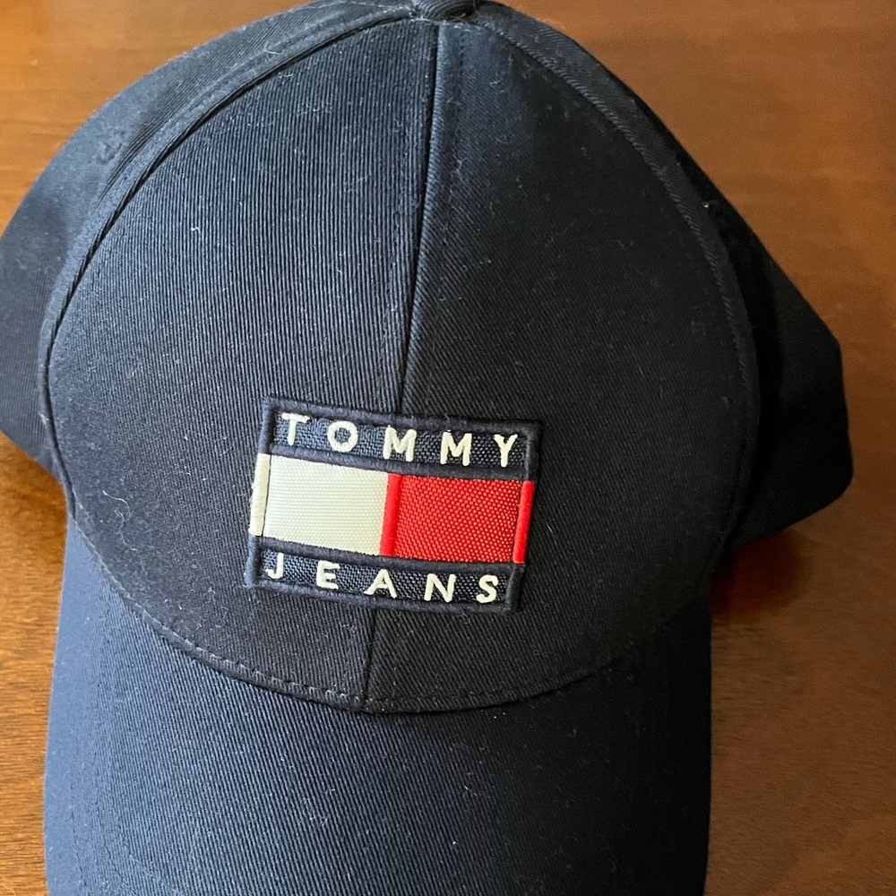Tommy Hilfiger hat
